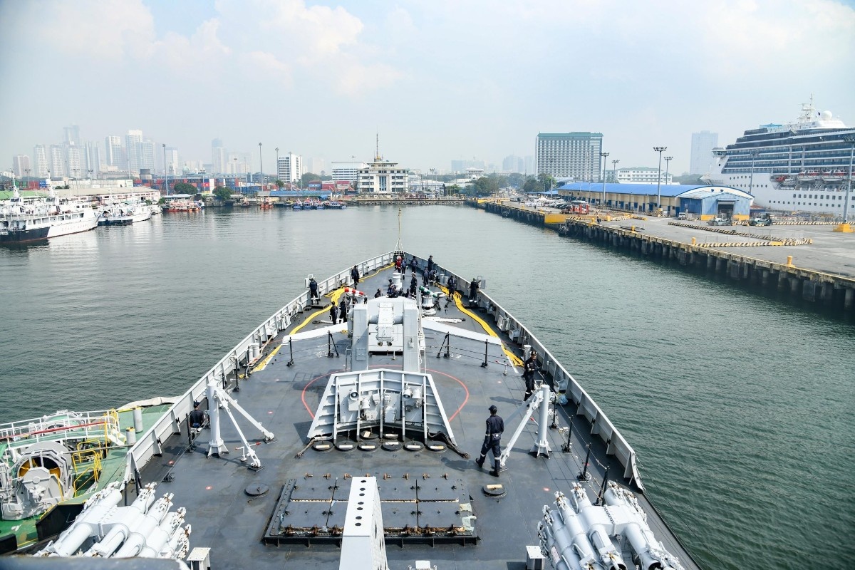 INS Sahyadri on her arrival in Manila 28 November 2025
